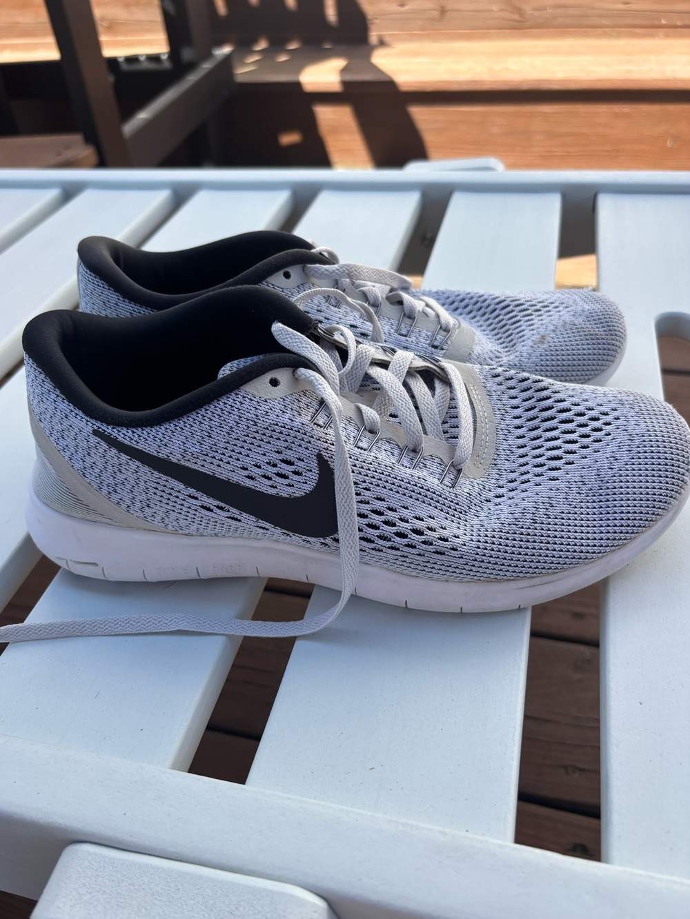 Women’s Nike shoe